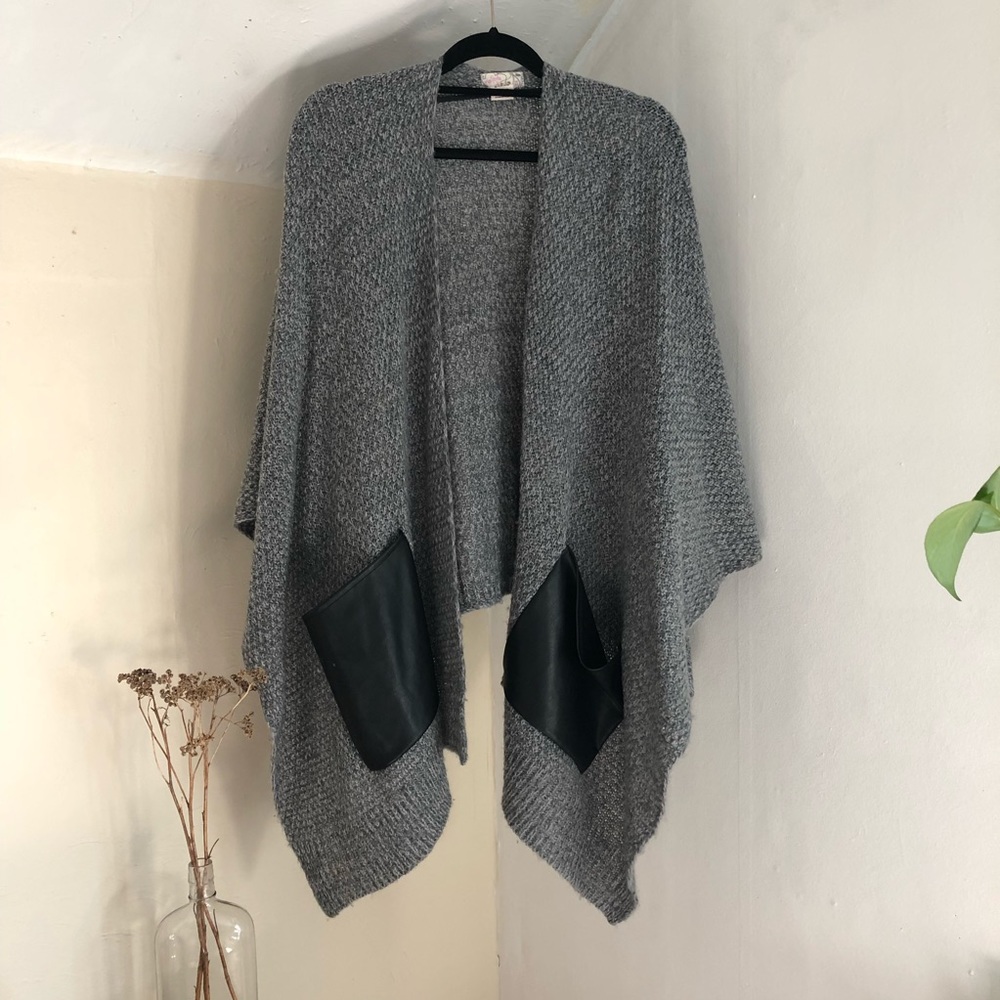 Free people sweater//shawl